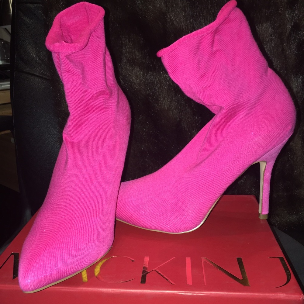 Beautiful and stylish  sock shoe.  4 inch heels
